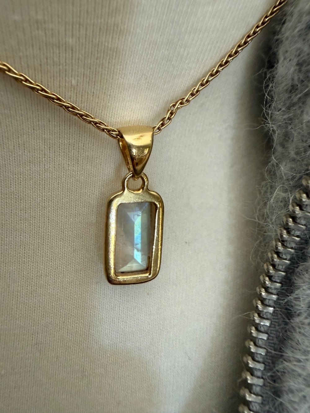 Natural Rainbow Moonstone pendant - Picture 3 of 3